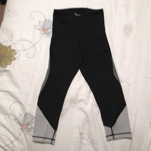 Old Navy Pants - Sale! Workout leggings Old Navy Pants - Sale! Workout leggings